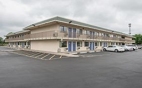 Motel 6 Kansas City North Airport