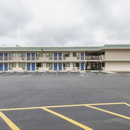 Motel 6 Kansas City, Mo - Airport Exterior photo