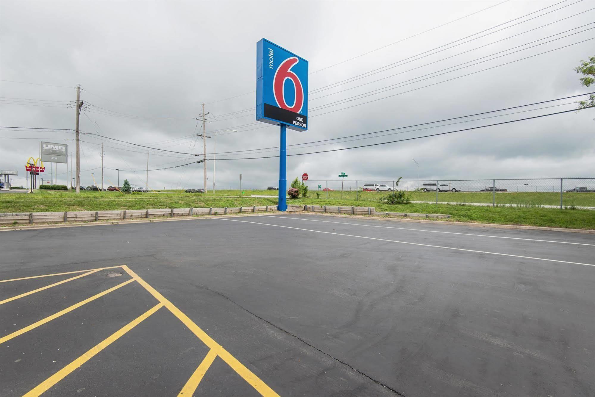 Motel 6 Kansas City, Mo - Airport Exterior photo