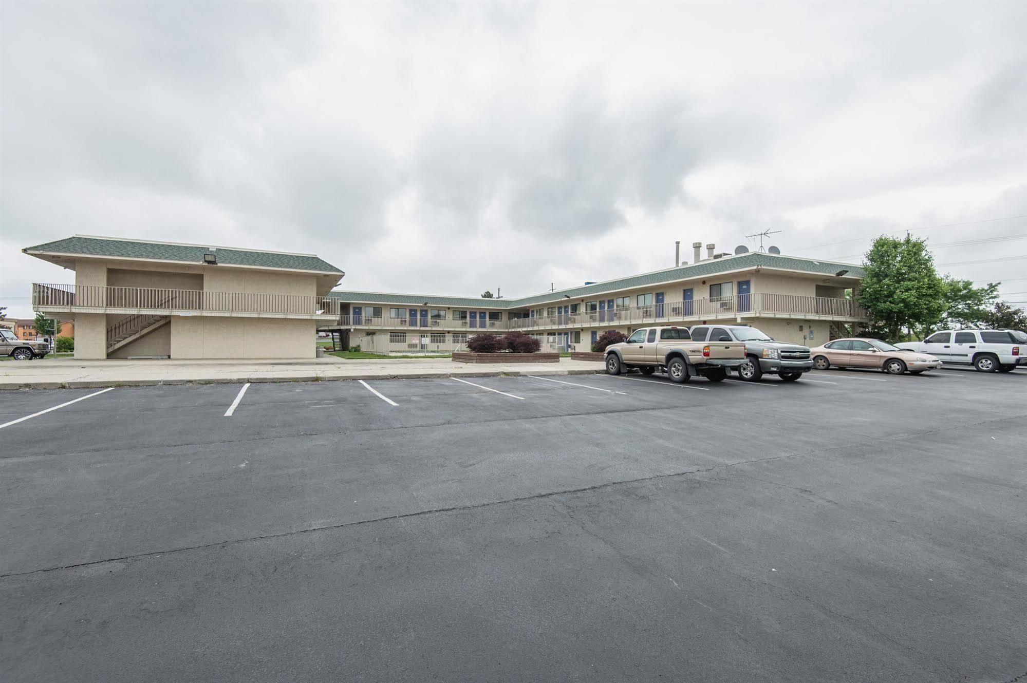 Motel 6 Kansas City, Mo - Airport Exterior photo