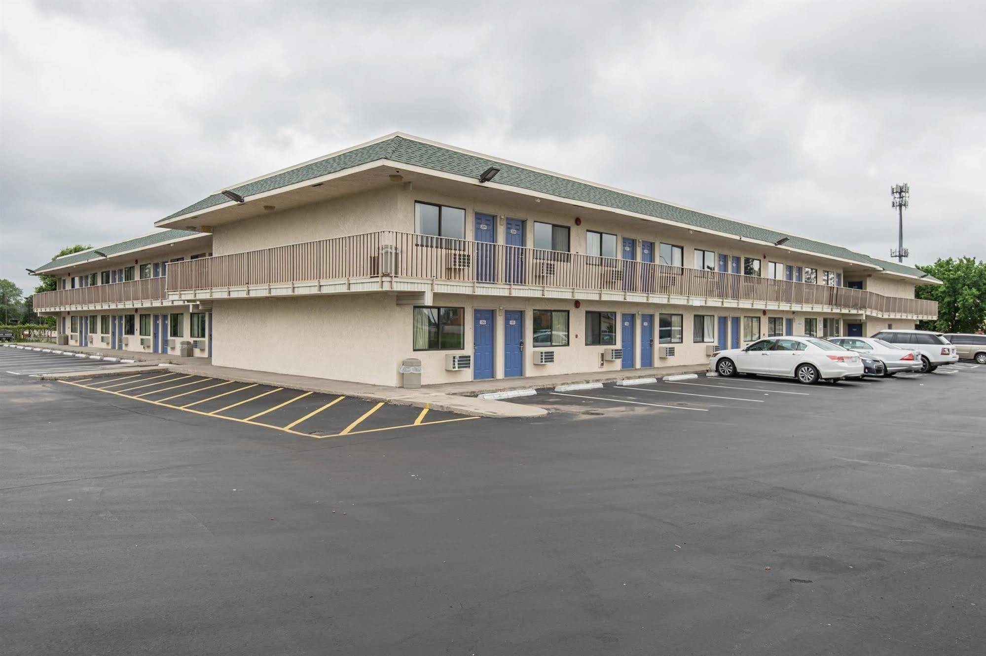 Motel 6 Kansas City, Mo - Airport Exterior photo