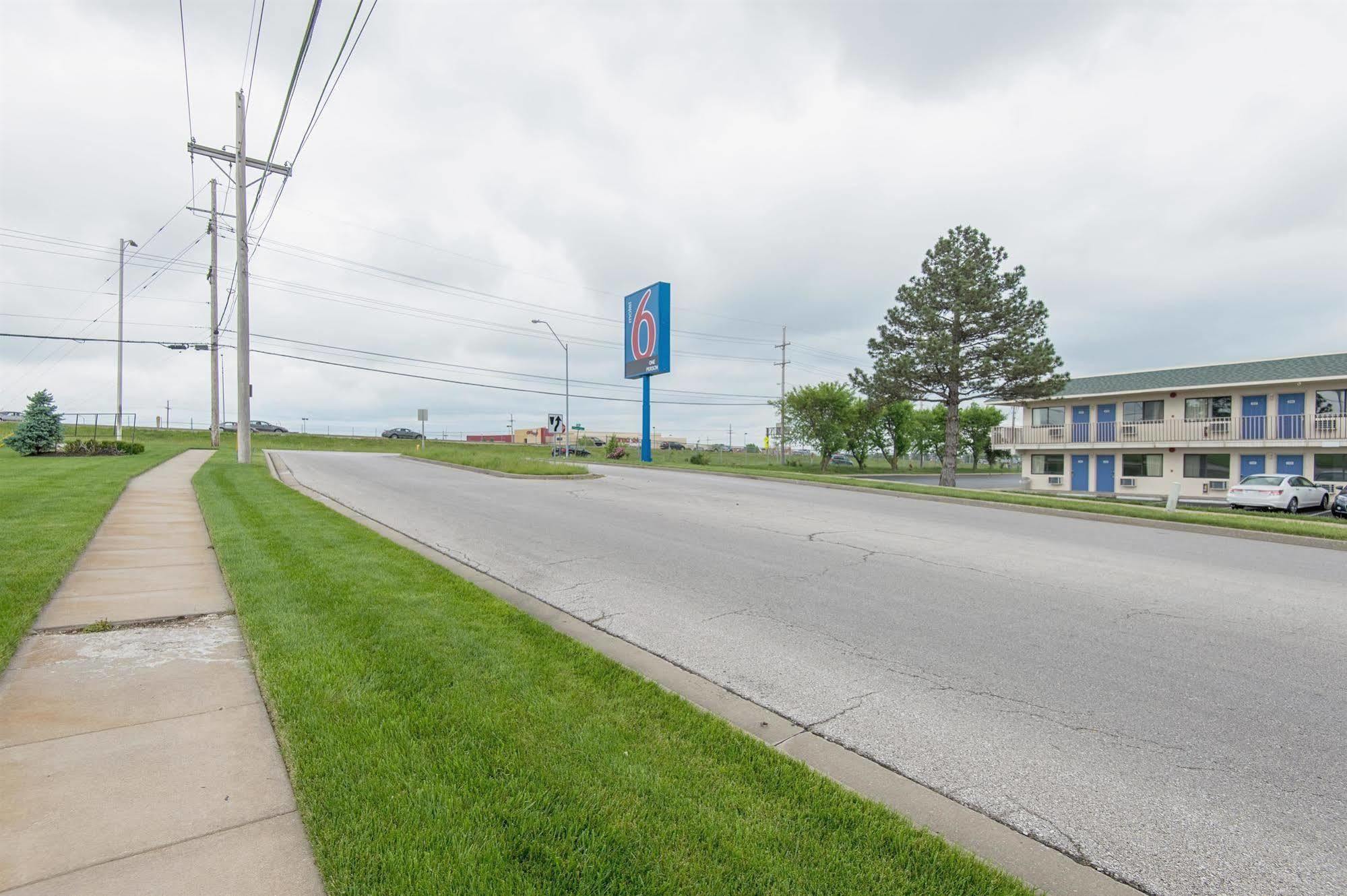Motel 6 Kansas City, Mo - Airport Exterior photo