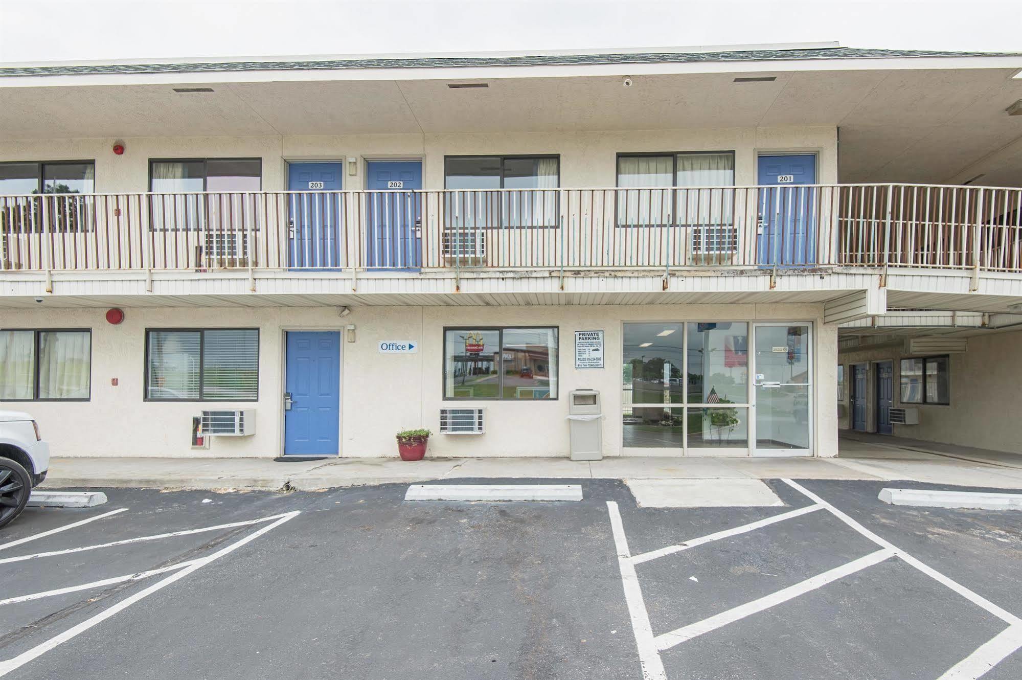 Motel 6 Kansas City, Mo - Airport Exterior photo