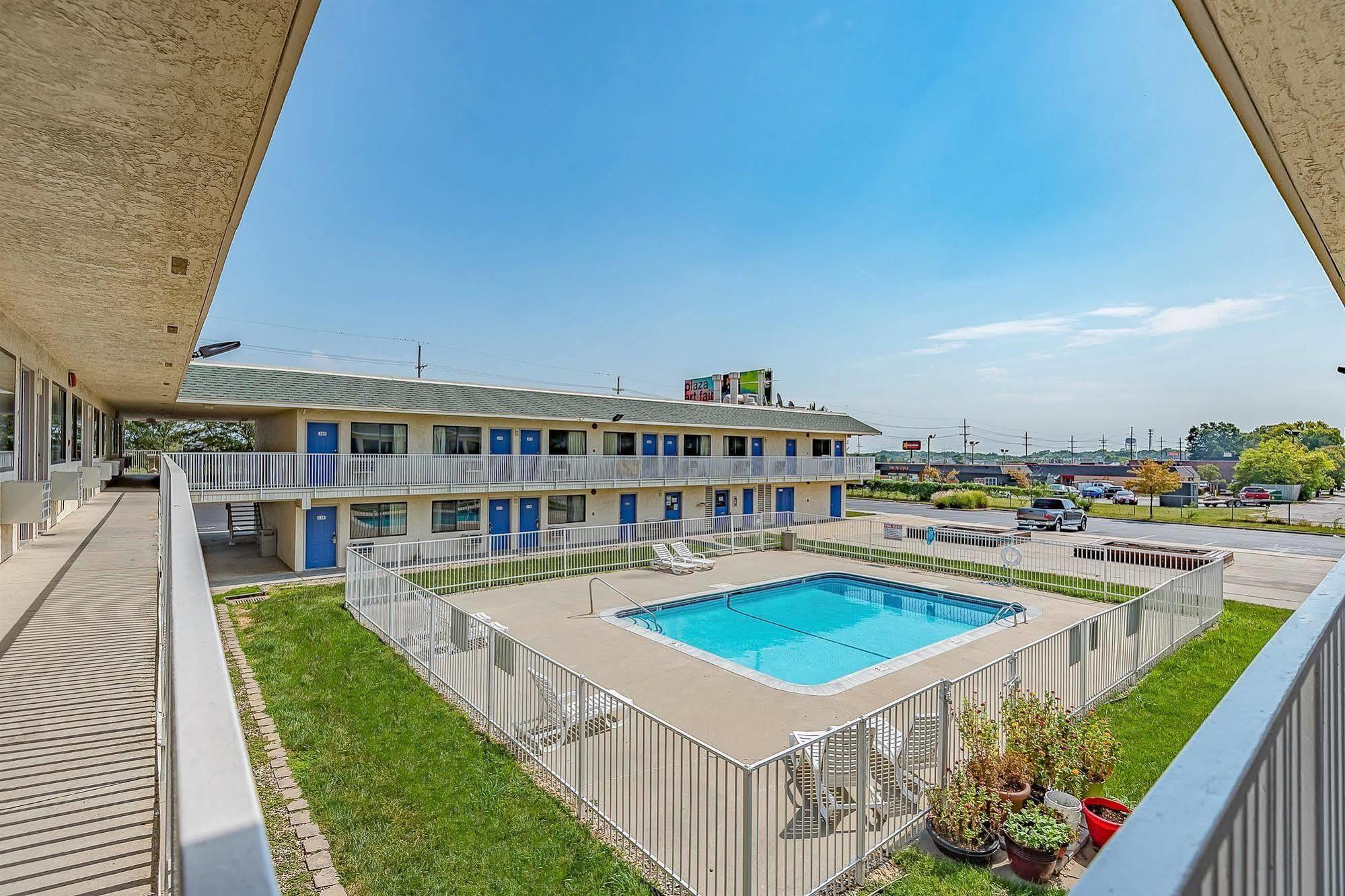 Motel 6 Kansas City, Mo - Airport Exterior photo