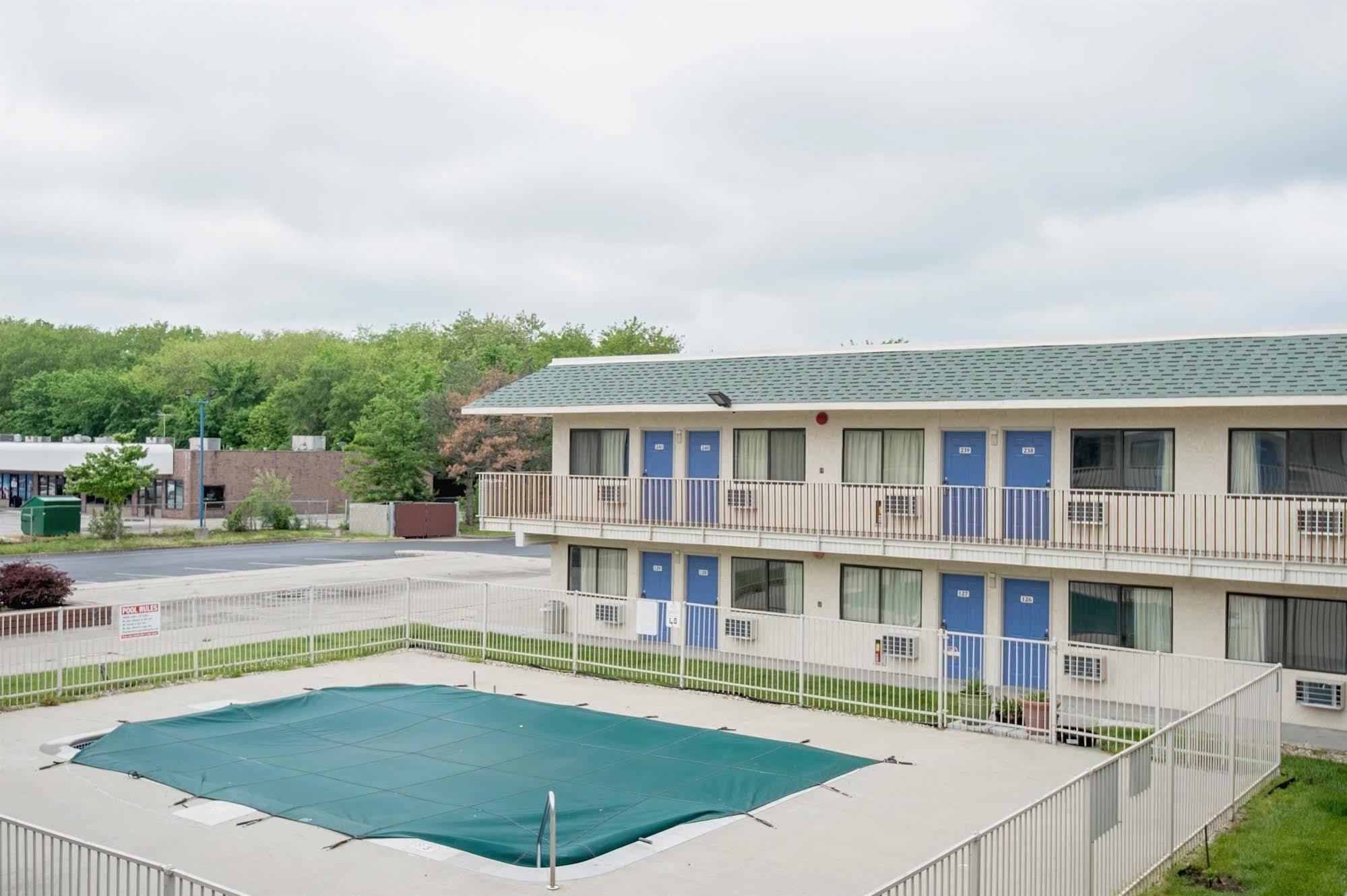 Motel 6 Kansas City, Mo - Airport Exterior photo